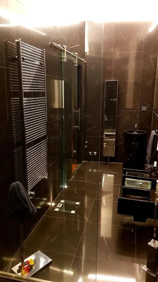 La Casa Con Piscina Riscaldata Interna Anna Luxury Garden Apartment Pisa