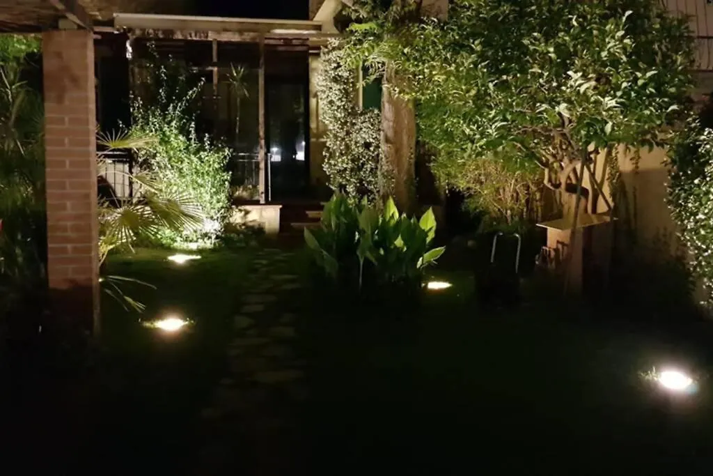 La Casa Con Piscina Riscaldata Interna Anna Luxury Garden Apartment Pisa