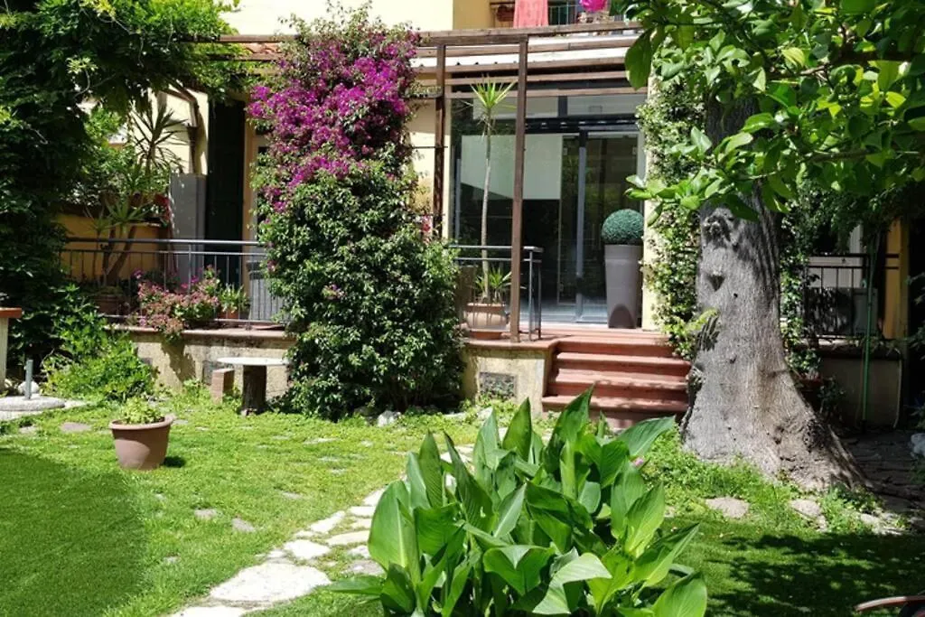 La Casa Con Piscina Riscaldata Interna Anna Luxury Garden Apartment Pisa Italy
