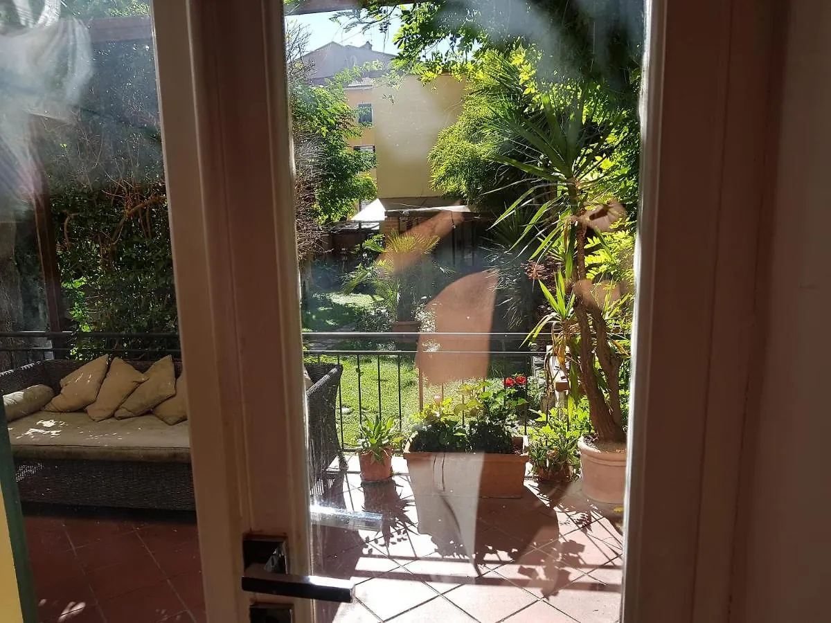 La Casa Con Piscina Riscaldata Interna Anna Luxury Garden Apartment Pisa