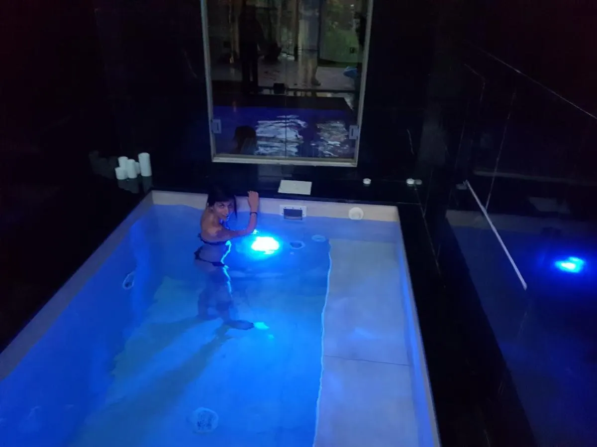 La Casa Con Piscina Riscaldata Interna Anna Luxury Garden Apartment Pisa