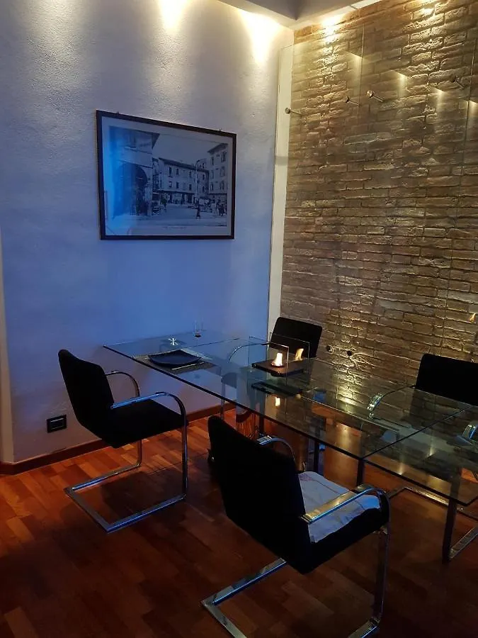 La Casa Con Piscina Riscaldata Interna Anna Luxury Garden Apartment Pisa