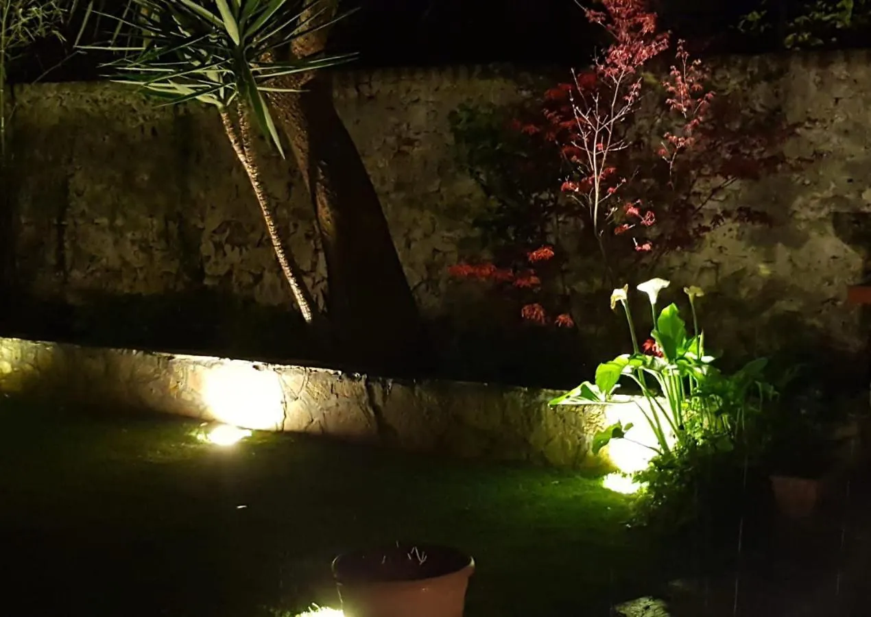 La Casa Con Piscina Riscaldata Interna Anna Luxury Garden Apartment Pisa Italy